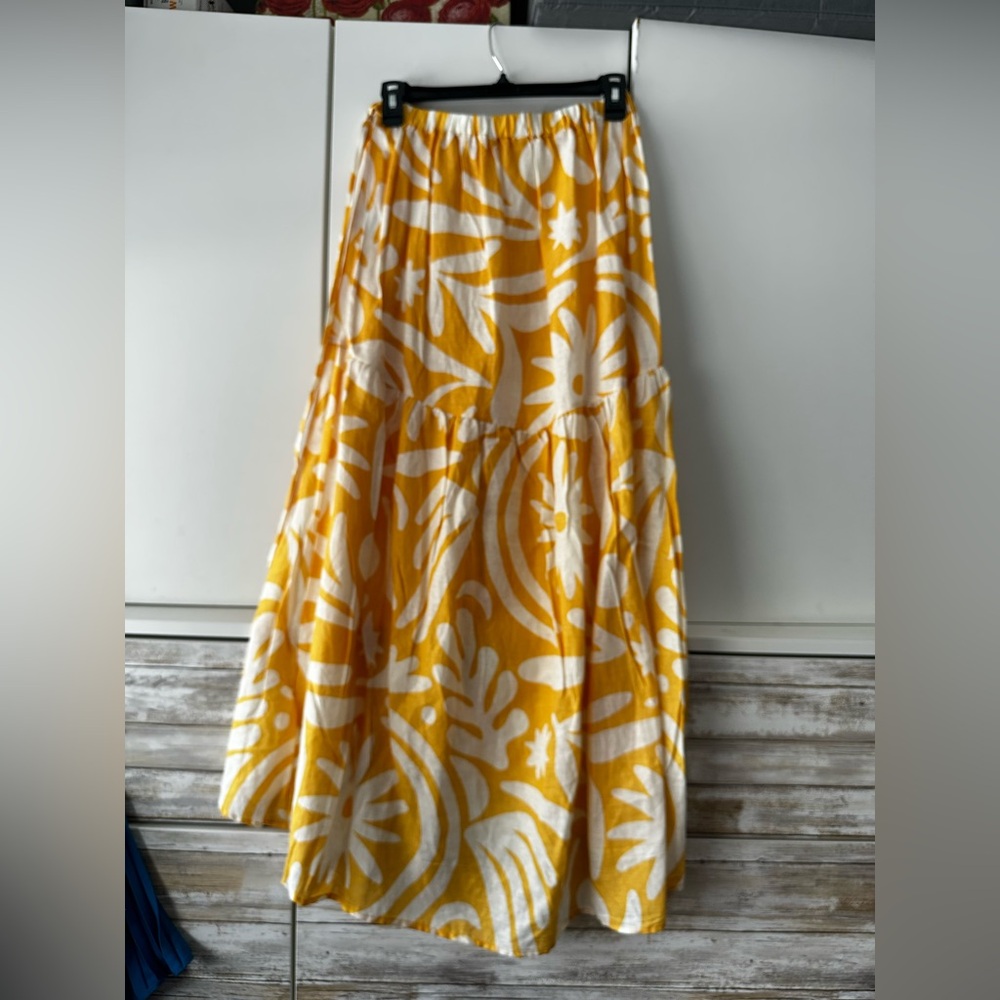 Christian Siriano Asymmetrical Wrap Skirt – Yellow Abstract Print - Picture 7 of 10
